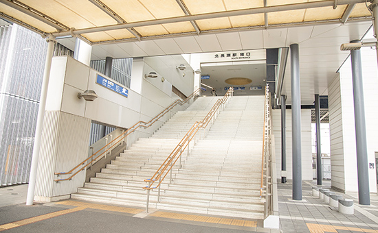 写真: 北長瀬駅階段