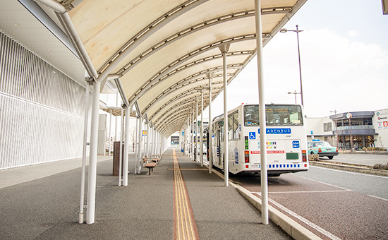 写真: 北長瀬駅前