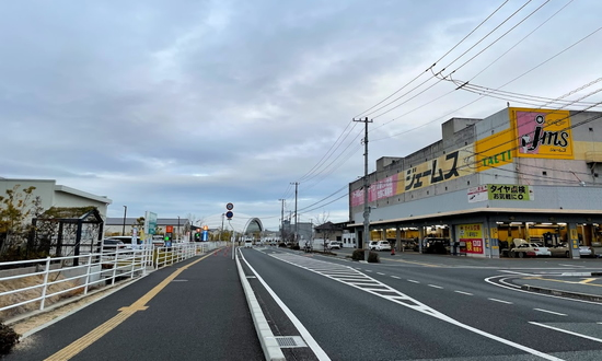 写真: 北長瀬駅階段