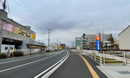 写真: 北長瀬駅前